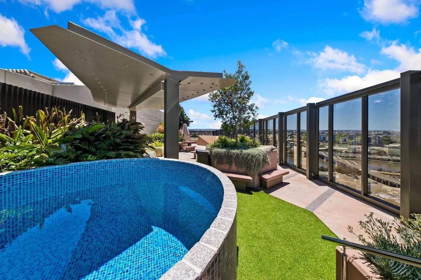Bright And Modern Apt With Balcony, King Bed And Parking Brisbane Lägenhet