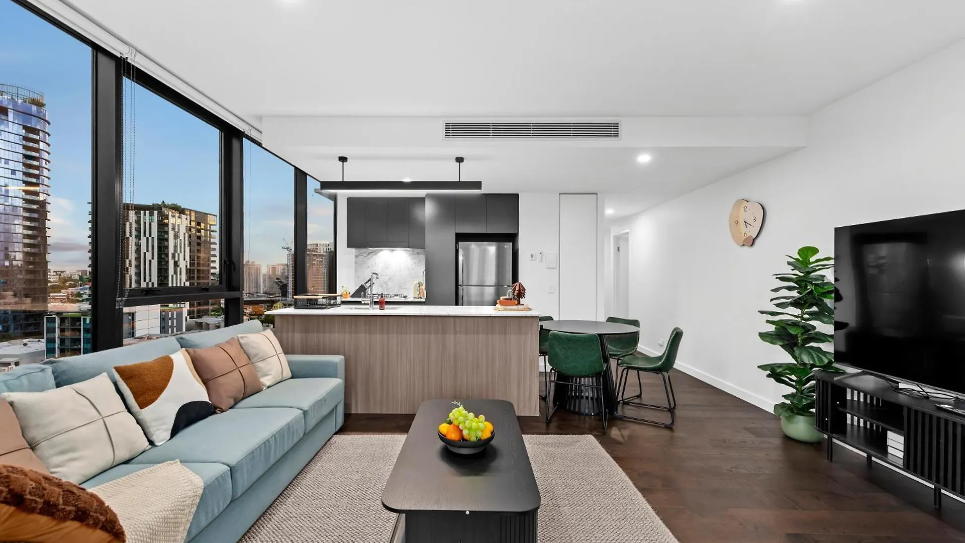 Bright And Modern Apt With Balcony, King Bed And Parking Brisbane Lägenhet