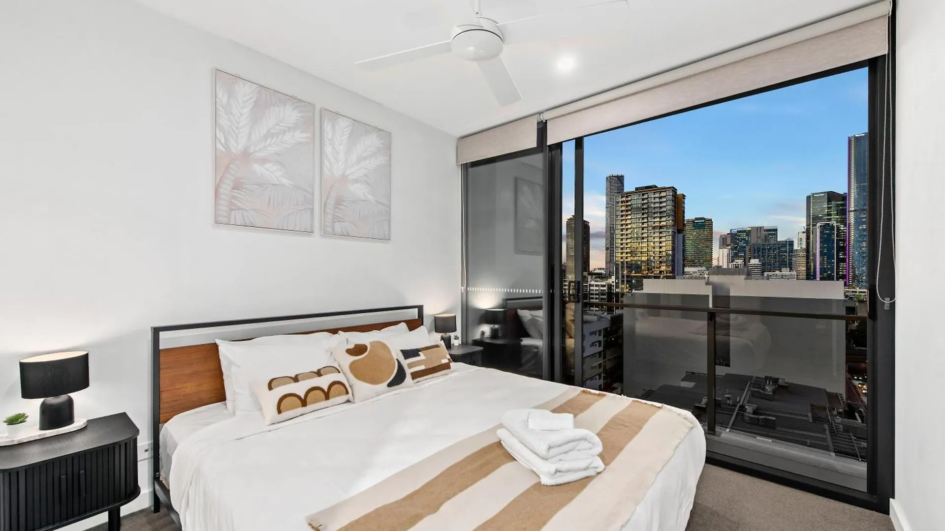 Bright And Modern Apt With Balcony, King Bed And Parking Brisbane